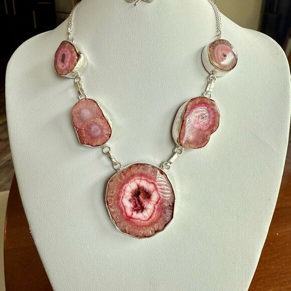 Vibrant Pink Druzy Solar Agate Quartz Gemstone Silver Boho Necklace New - Picture 1 of 6